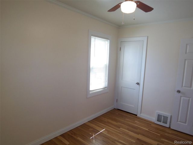 8269 Sterling, Center Line, MI 48015