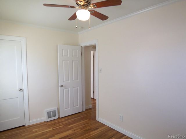 8269 Sterling, Center Line, MI 48015