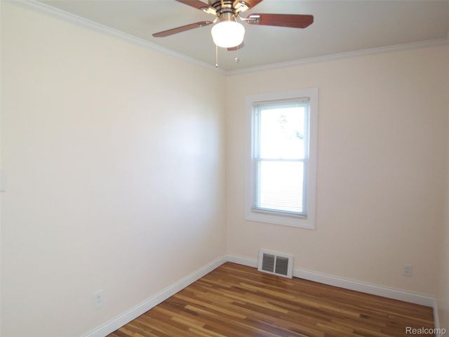 8269 Sterling, Center Line, MI 48015