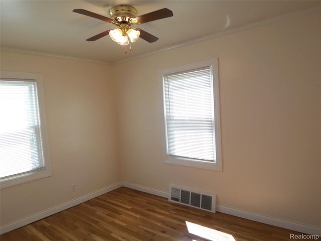 8269 Sterling, Center Line, MI 48015