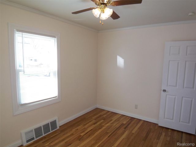 8269 Sterling, Center Line, MI 48015