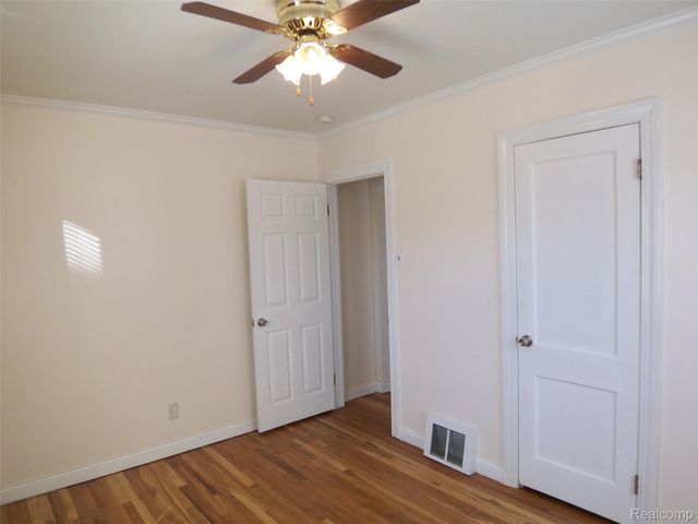 8269 Sterling, Center Line, MI 48015