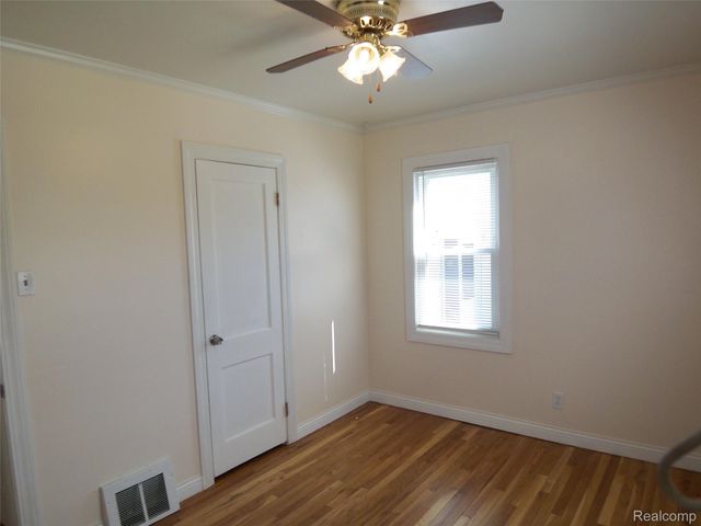 8269 Sterling, Center Line, MI 48015