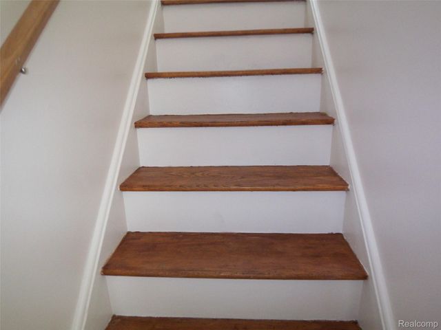 8269 Sterling, Center Line, MI 48015