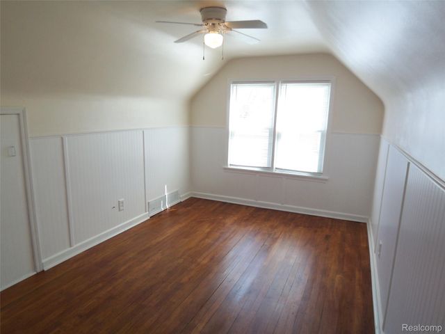 8269 Sterling, Center Line, MI 48015