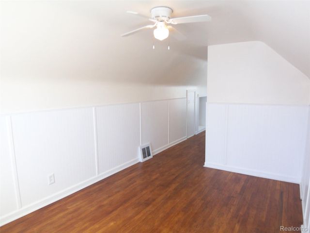 8269 Sterling, Center Line, MI 48015