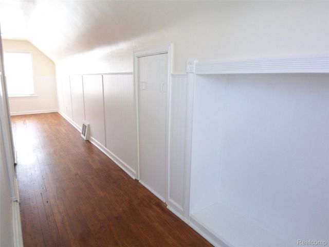 8269 Sterling, Center Line, MI 48015