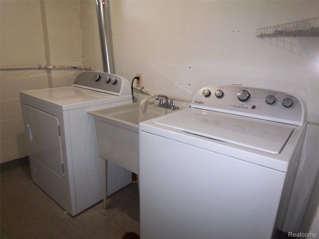 8269 Sterling, Center Line, MI 48015