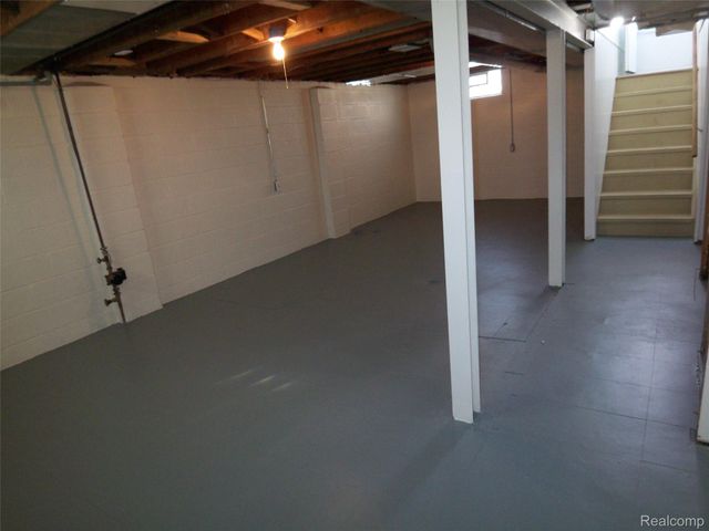 8269 Sterling, Center Line, MI 48015