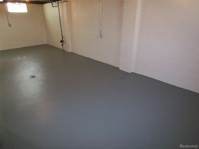 8269 Sterling, Center Line, MI 48015