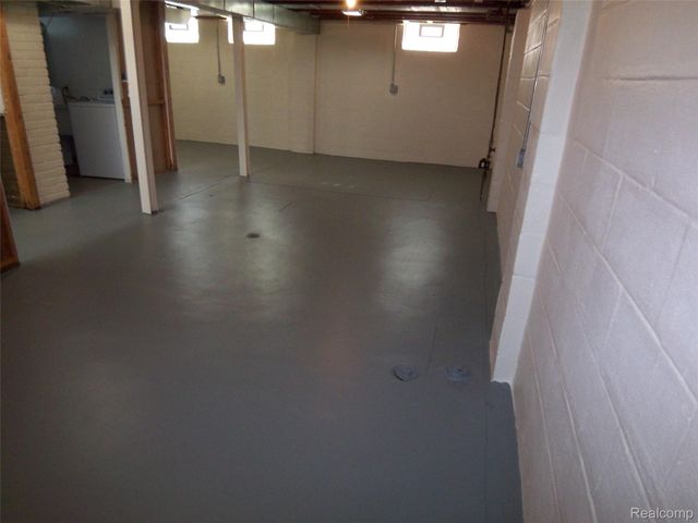 8269 Sterling, Center Line, MI 48015