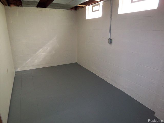 8269 Sterling, Center Line, MI 48015