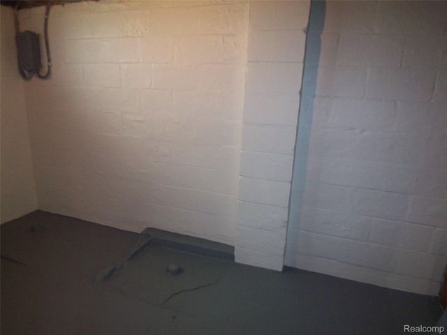 8269 Sterling, Center Line, MI 48015