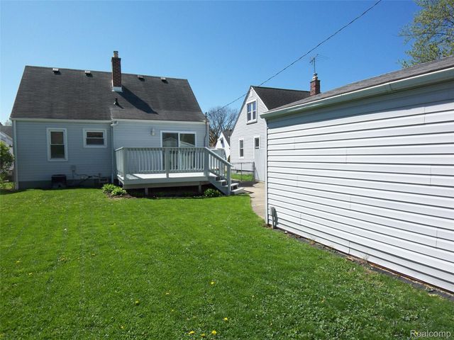 8269 Sterling, Center Line, MI 48015
