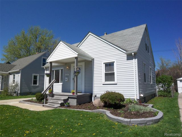 8269 Sterling, Center Line, MI 48015