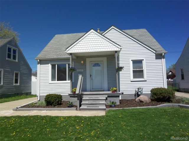8269 Sterling, Center Line, MI 48015
