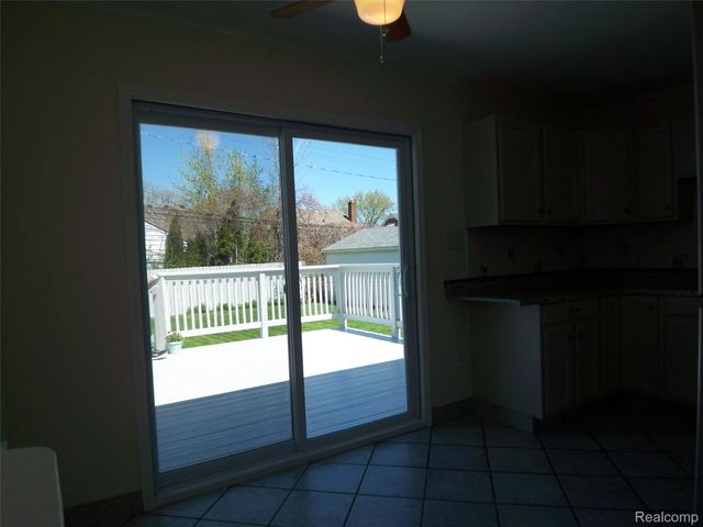 8269 Sterling, Center Line, MI 48015