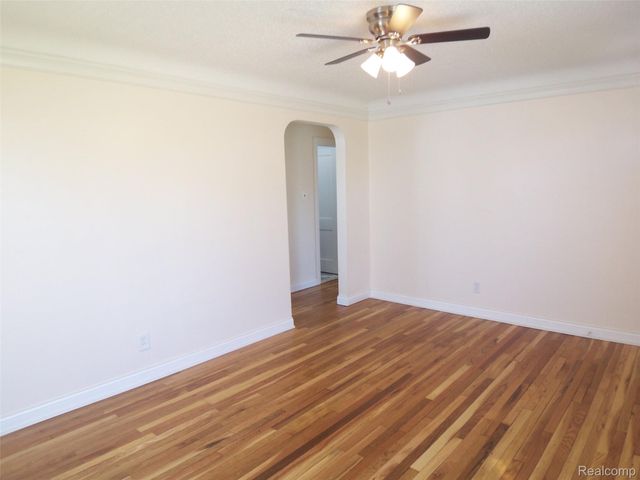 8269 Sterling, Center Line, MI 48015