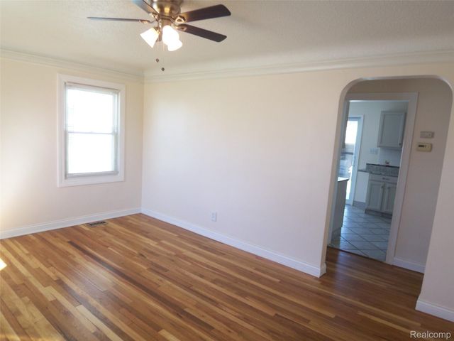 8269 Sterling, Center Line, MI 48015