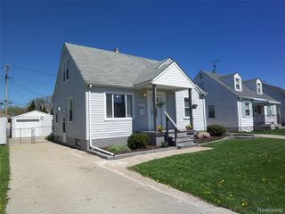 8269 Sterling, Center Line, MI 48015