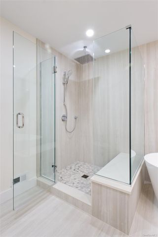 29 Woodland Drive, Roslyn, NY 11576