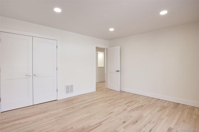 29 Woodland Drive, Roslyn, NY 11576