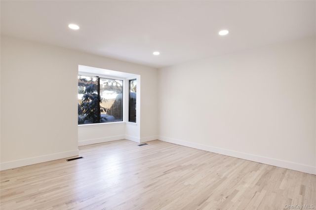 29 Woodland Drive, Roslyn, NY 11576