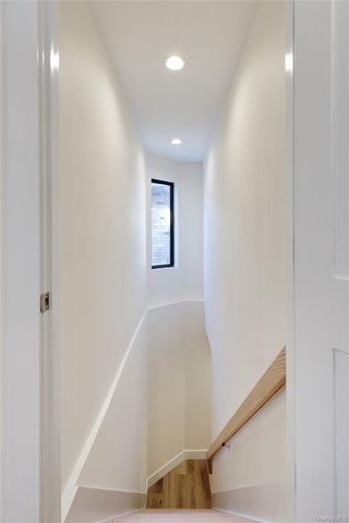 29 Woodland Drive, Roslyn, NY 11576