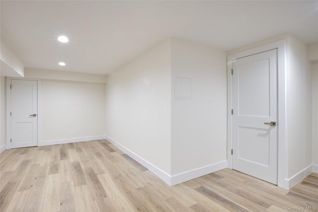 29 Woodland Drive, Roslyn, NY 11576