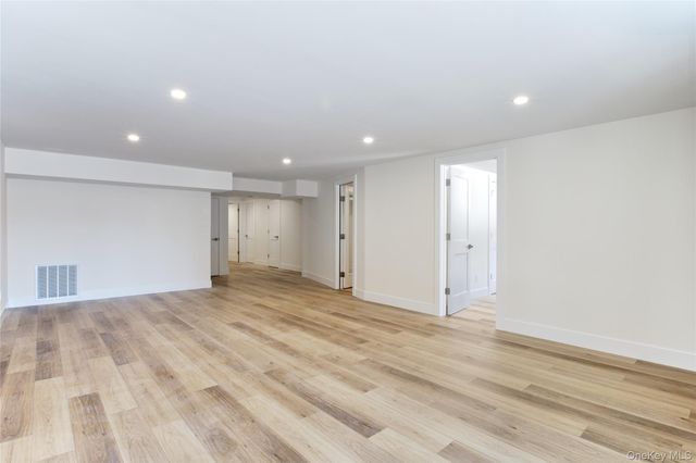 29 Woodland Drive, Roslyn, NY 11576