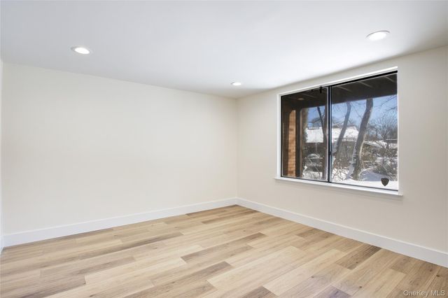 29 Woodland Drive, Roslyn, NY 11576