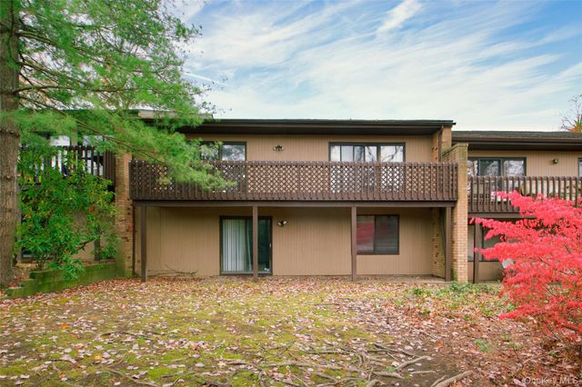 29 Woodland Drive, Roslyn, NY 11576