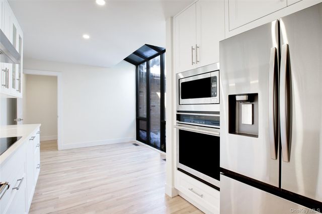 29 Woodland Drive, Roslyn, NY 11576