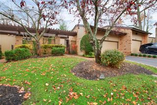 29 Woodland Drive, Roslyn, NY 11576