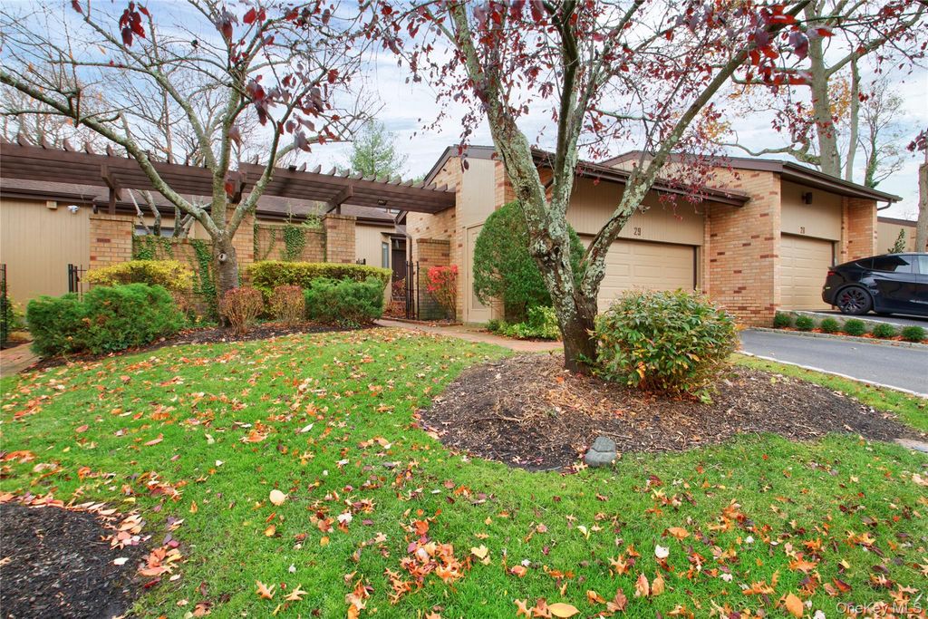 29 Woodland Drive, Roslyn, NY 11576