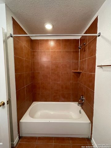 1721 Quintana Rd Apt 202, San Antonio, TX 78211