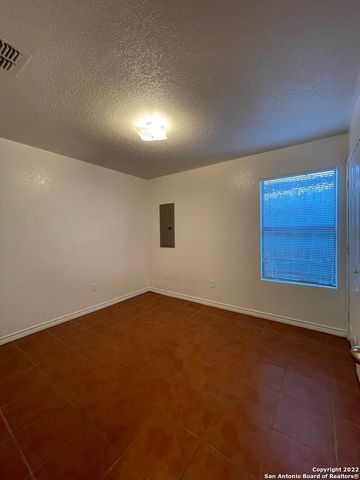 1721 Quintana Rd Apt 202, San Antonio, TX 78211