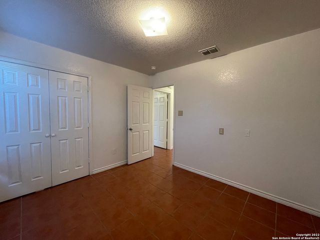 1721 Quintana Rd Apt 202, San Antonio, TX 78211