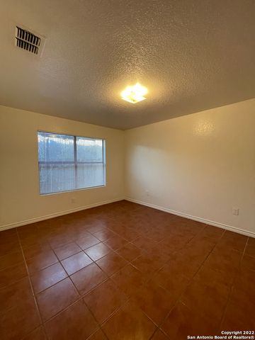 1721 Quintana Rd Apt 202, San Antonio, TX 78211