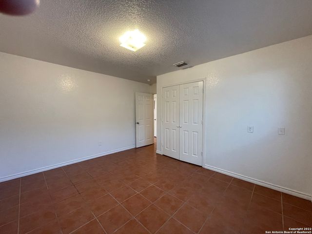 1721 Quintana Rd Apt 202, San Antonio, TX 78211