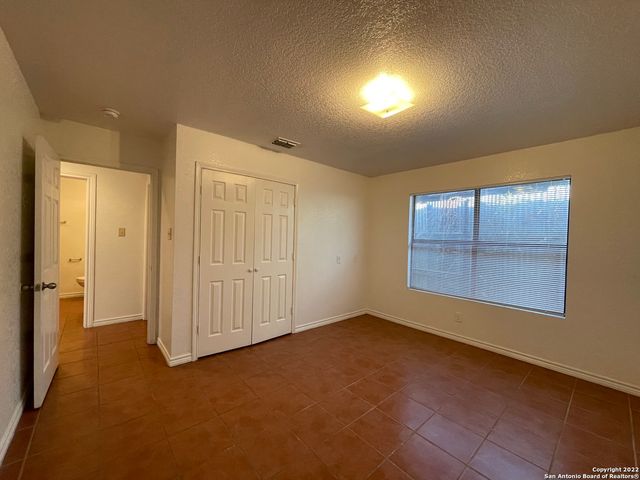 1721 Quintana Rd Apt 202, San Antonio, TX 78211