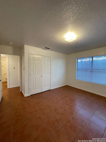 1721 Quintana Rd Apt 202, San Antonio, TX 78211