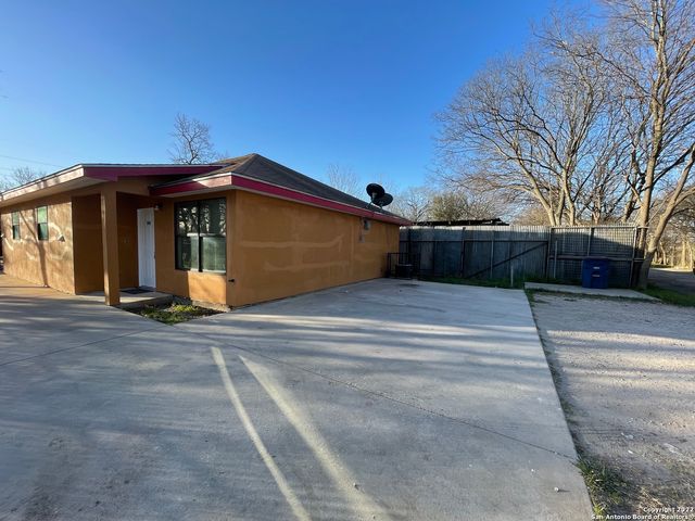 1721 Quintana Rd Apt 202, San Antonio, TX 78211