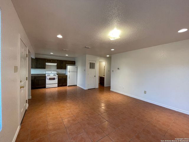 1721 Quintana Rd Apt 202, San Antonio, TX 78211