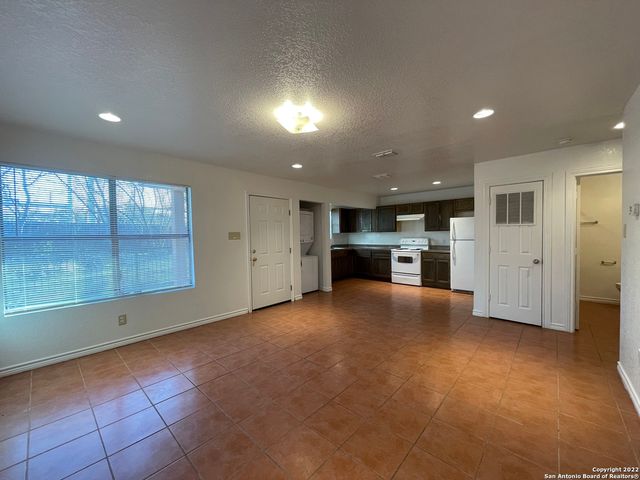 1721 Quintana Rd Apt 202, San Antonio, TX 78211