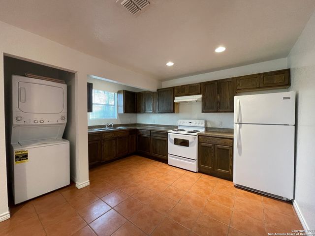1721 Quintana Rd Apt 202, San Antonio, TX 78211