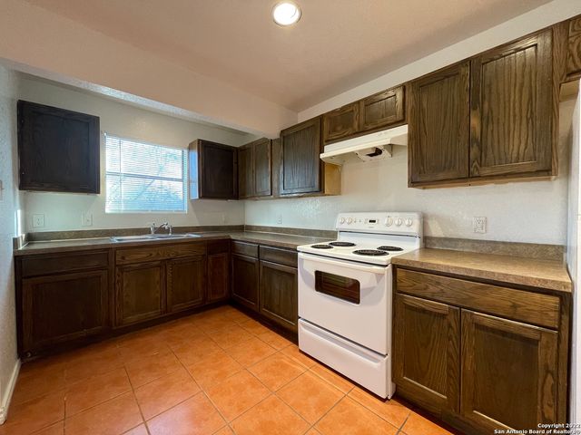 1721 Quintana Rd Apt 202, San Antonio, TX 78211