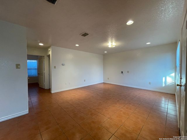 1721 Quintana Rd Apt 202, San Antonio, TX 78211