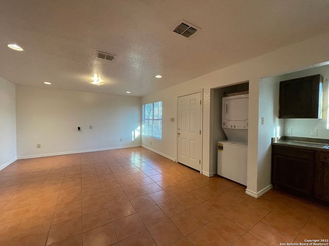1721 Quintana Rd Apt 202, San Antonio, TX 78211