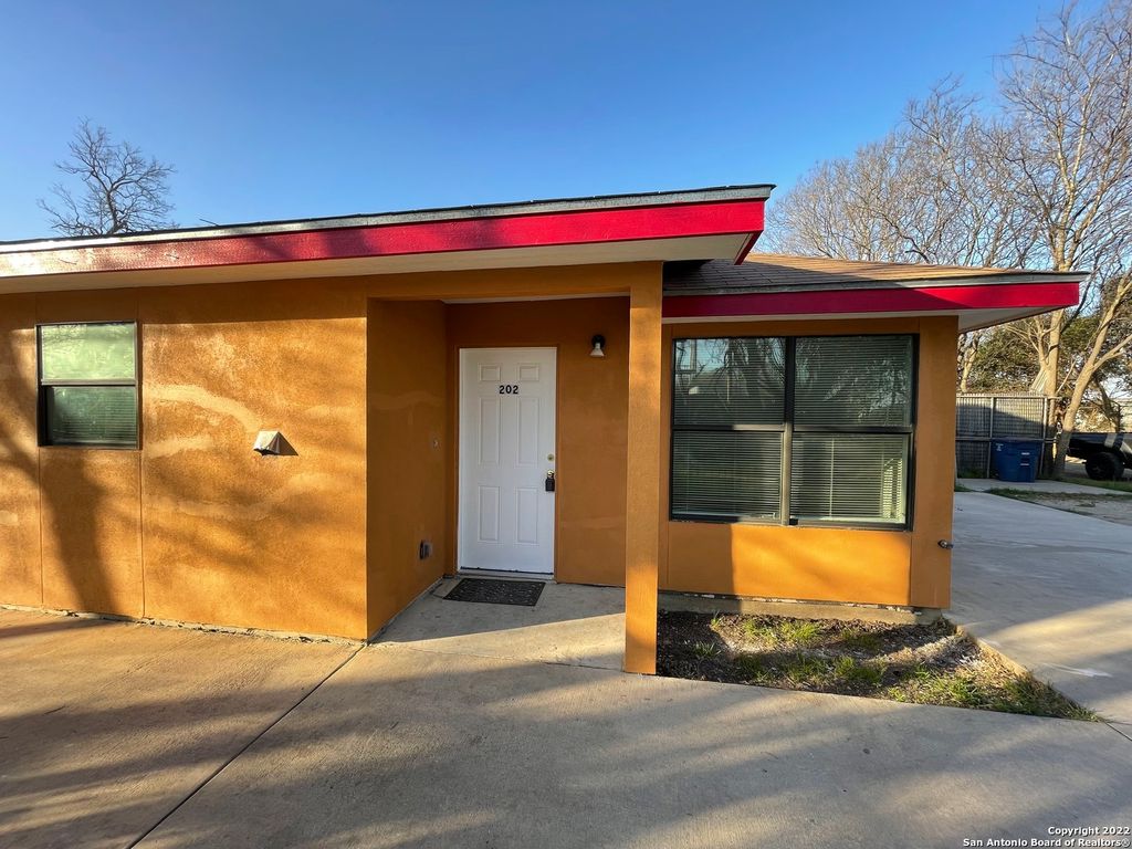 1721 Quintana Rd Apt 202, San Antonio, TX 78211